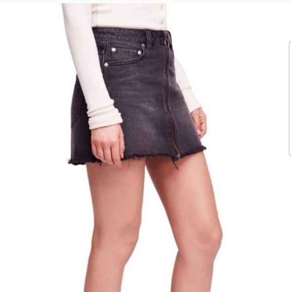 We the Free skirt jean mini skirt ZIP IT UP Free People size 24 - Picture 6 of 7